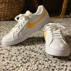 Nike Court Royale Sneaker